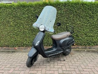 LaSouris snor scooter